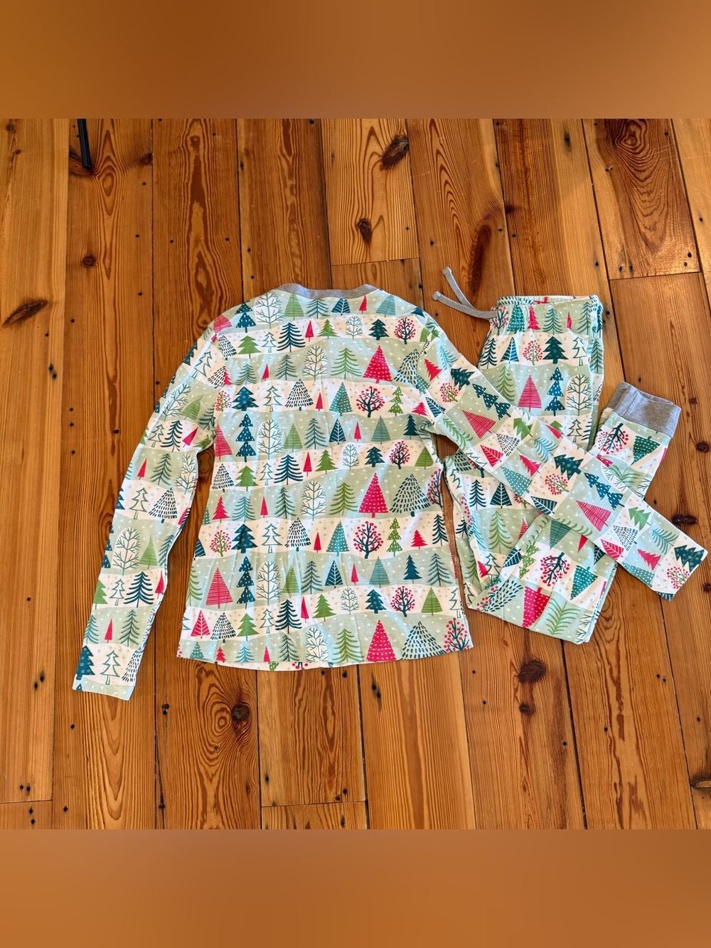 Honest Company Organic Cotton Women’s Medium Pajama Set Christmas Feeling Pine - Picture 2 of 11